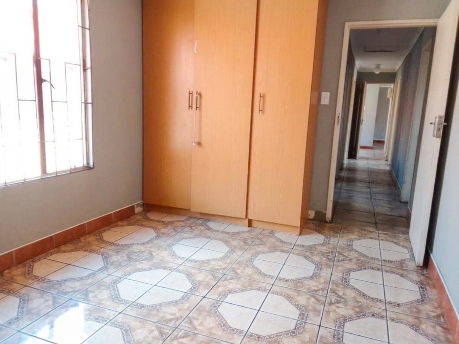 To Let 4 Bedroom Property for Rent in Geelhoutpark North West